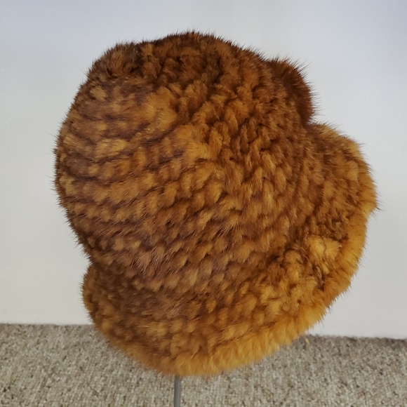 Knitted Mink Fur Hat with Rose - Picture 2 of 5